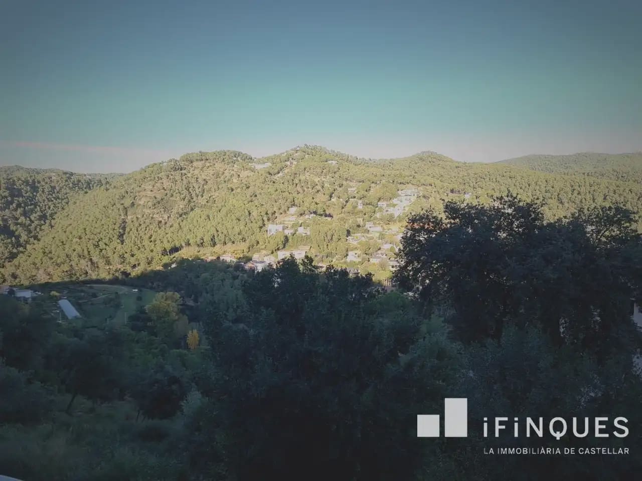 Chalet de 3 habitaciones en Castellar del Vallès en venta - 420.000 € (Ref: 9816494)