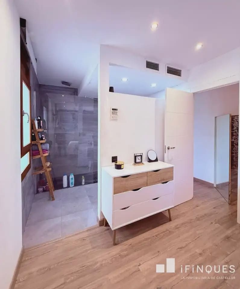 5 bedroom Townhouse for sale in Castellar del Valles - € 470,000 (Ref: 9838648)