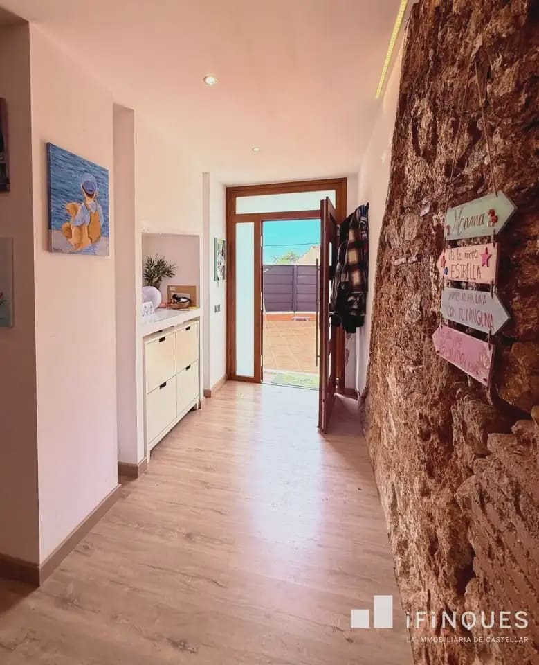5 bedroom Townhouse for sale in Castellar del Valles - € 470,000 (Ref: 9838648)