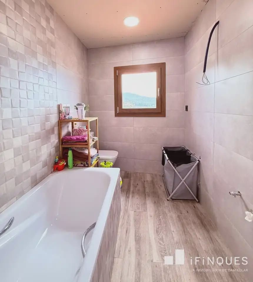 5 bedroom Townhouse for sale in Castellar del Valles - € 470,000 (Ref: 9838648)