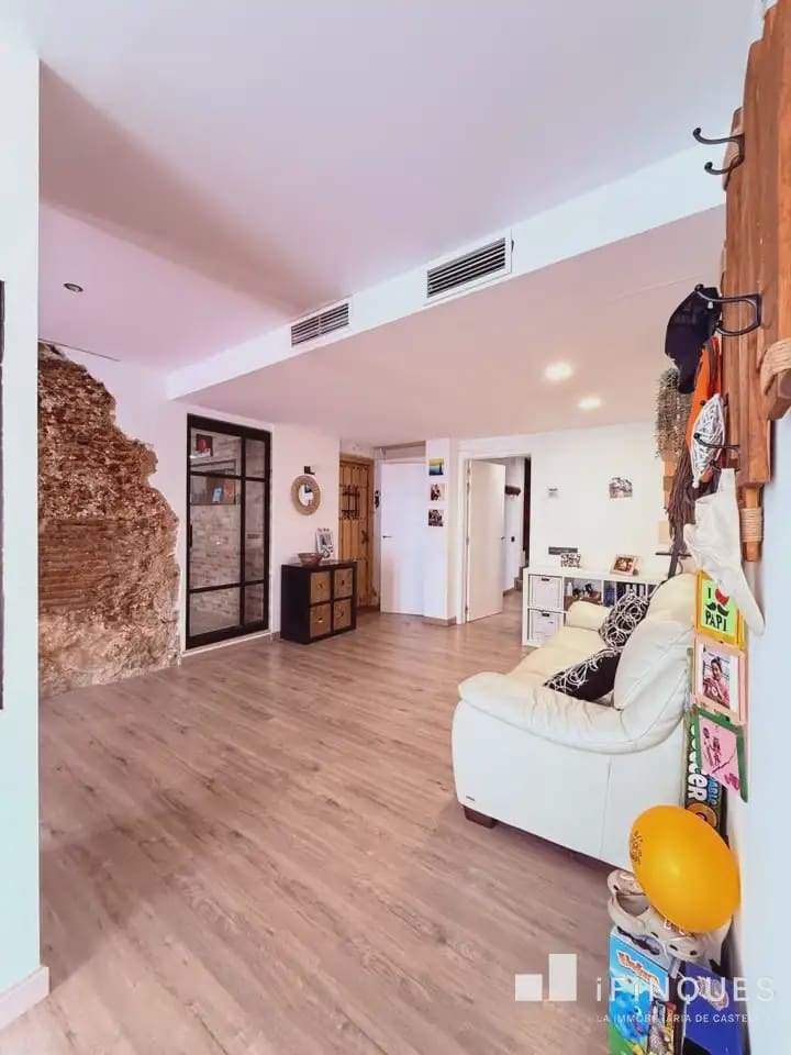 5 bedroom Townhouse for sale in Castellar del Valles - € 470,000 (Ref: 9838648)