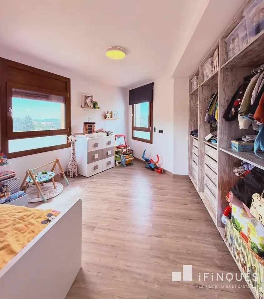 5 bedroom Townhouse for sale in Castellar del Valles - € 470,000 (Ref: 9838648)