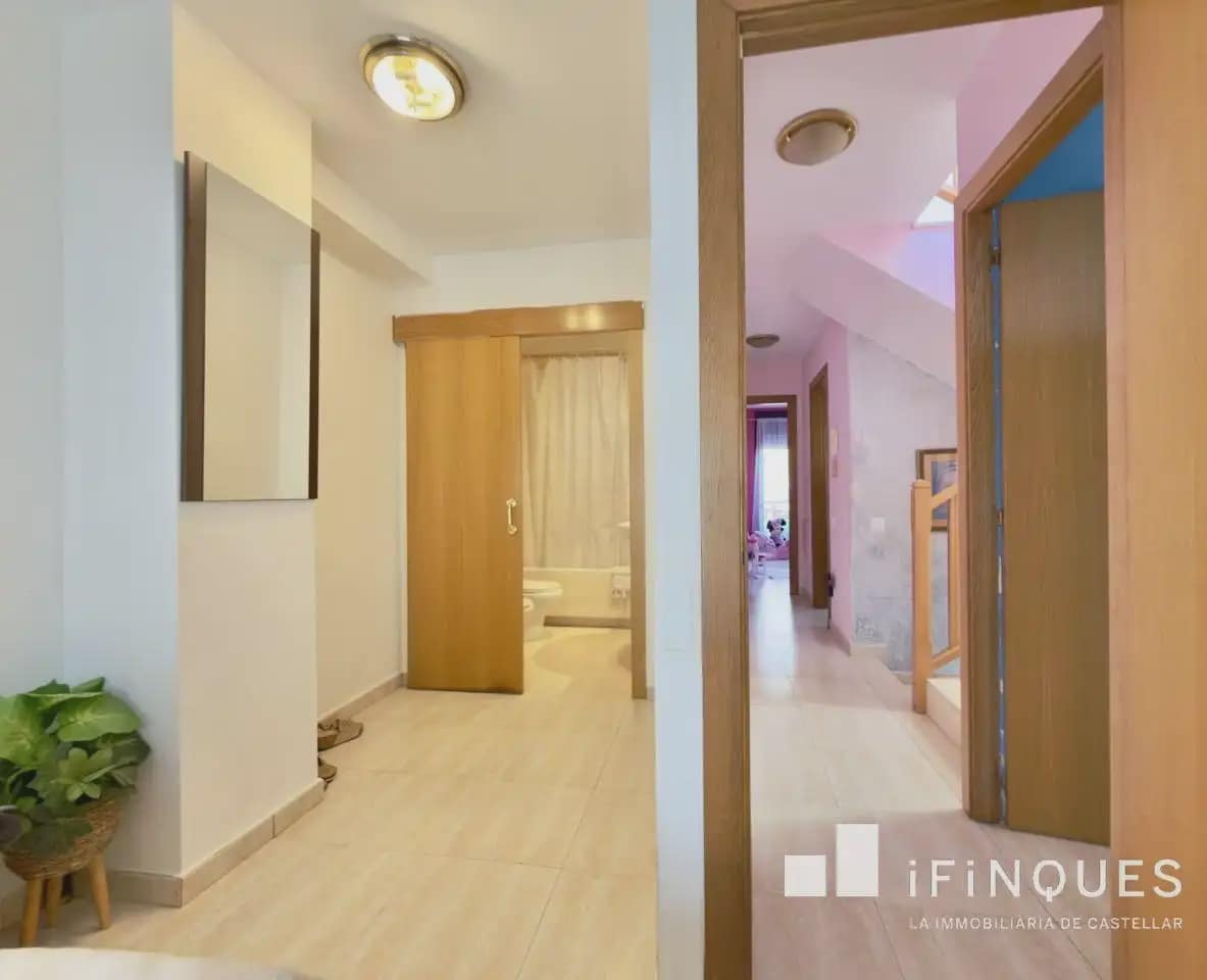 4 quarto Casa em Banda para venda em Castellar del Valles - 419 000 € (Ref: 9844378)