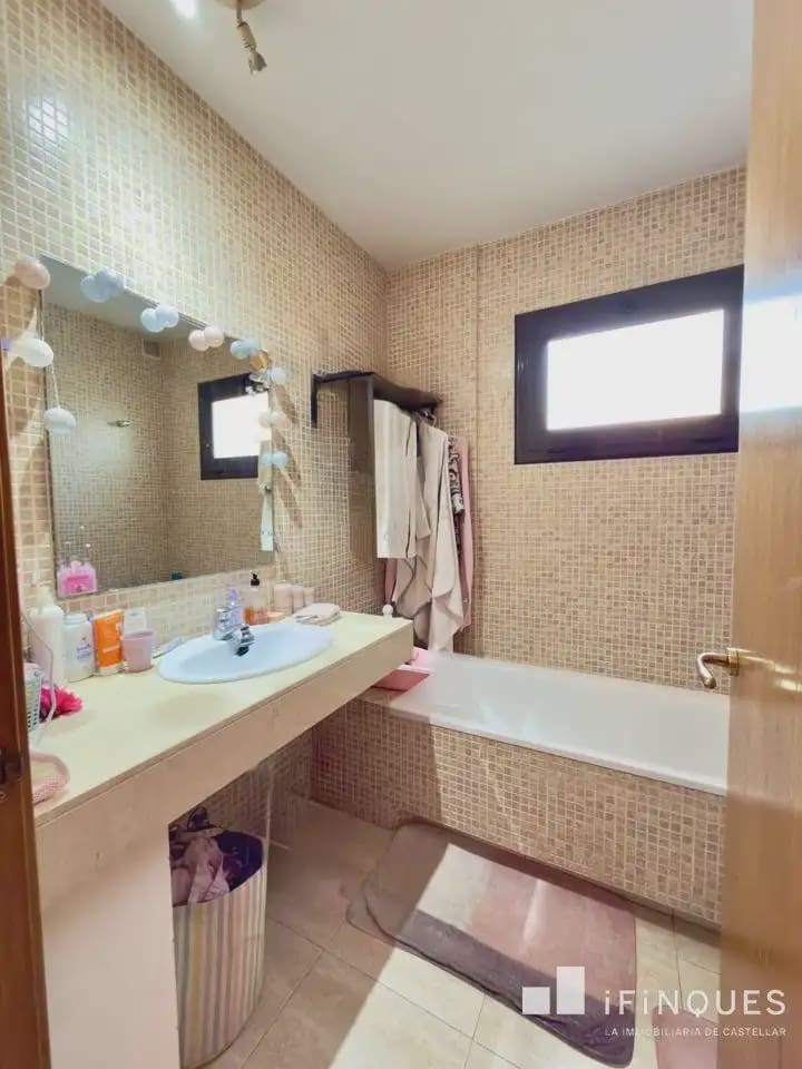 4 quarto Casa em Banda para venda em Castellar del Valles - 419 000 € (Ref: 9844378)