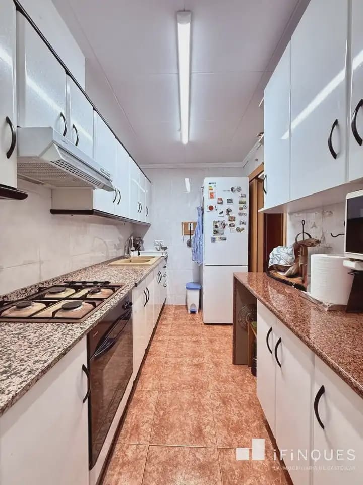 4 bedroom Apartment for sale in Castellar del Valles - € 219,900 (Ref: 9848421)
