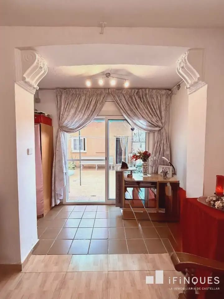 4 bedroom Apartment for sale in Castellar del Valles - € 219,900 (Ref: 9848421)