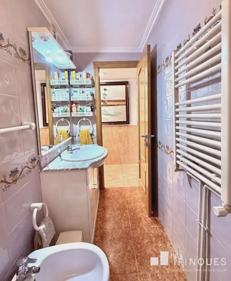 4 bedroom Apartment for sale in Castellar del Valles - € 219,900 (Ref: 9848421)