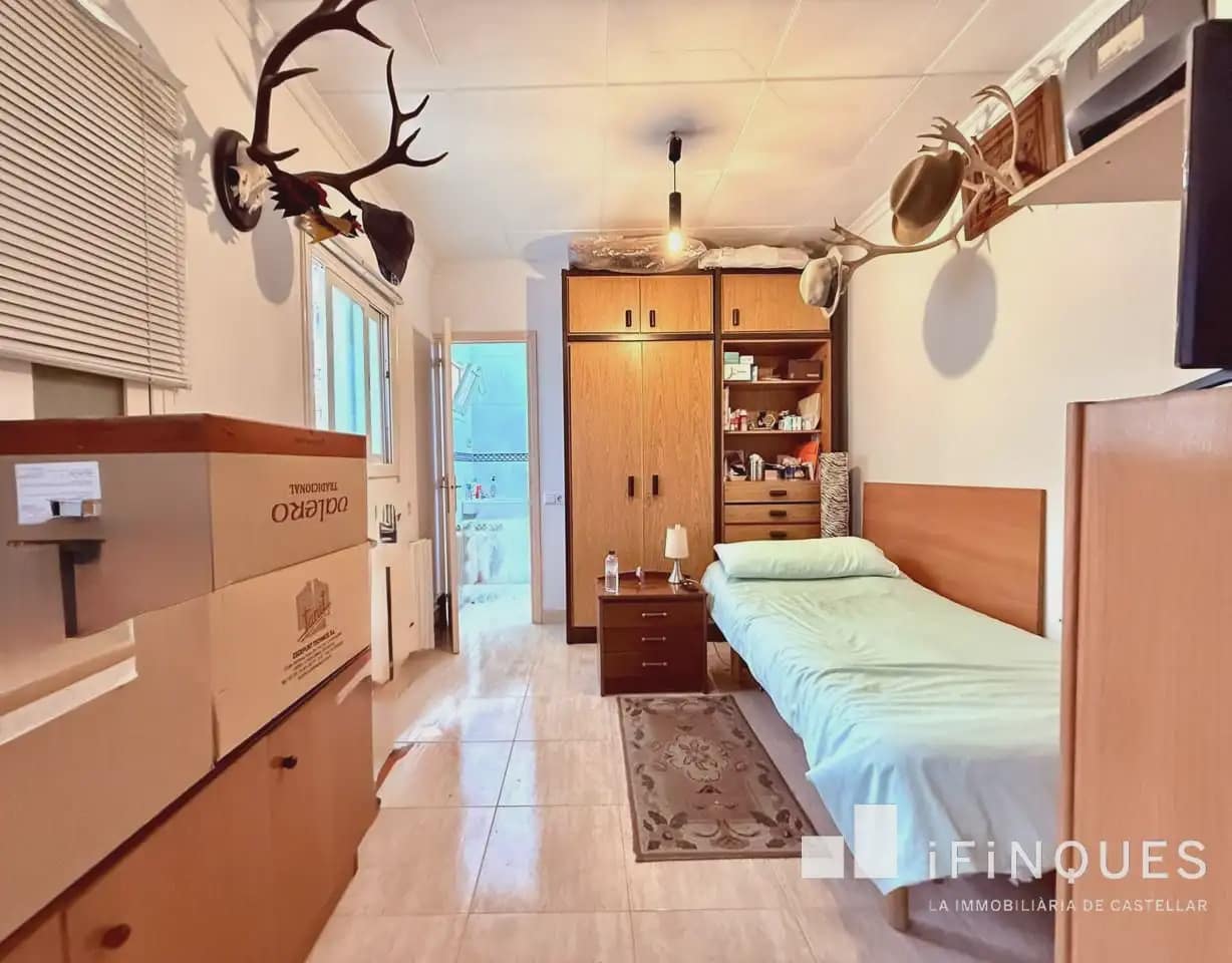 4 bedroom Apartment for sale in Castellar del Valles - € 219,900 (Ref: 9848421)
