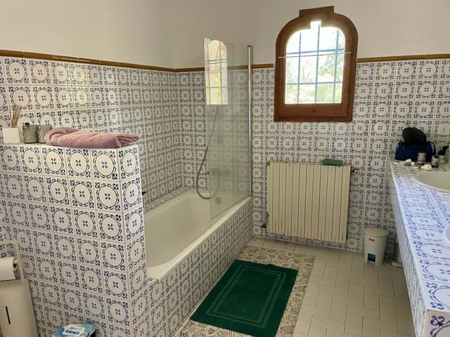 3 bedroom Villa for sale in Llagostera with pool garage - € 329,000 (Ref: 9377952)