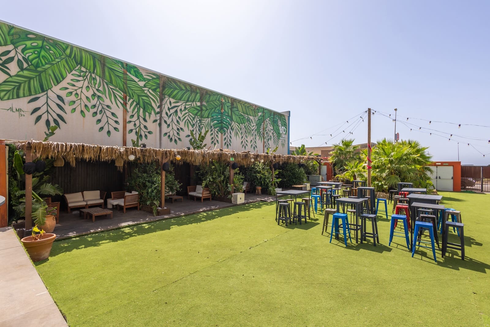Business for sale in Tarifa with garage - € 750,000 (Ref: 10160224)
