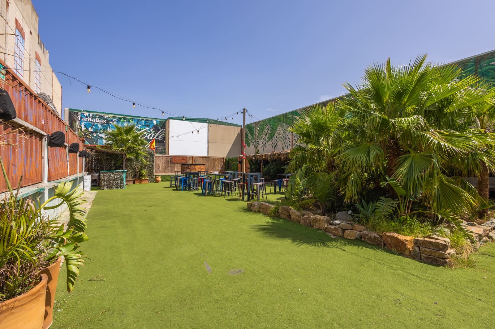 Business for sale in Tarifa with garage - € 750,000 (Ref: 10160224)