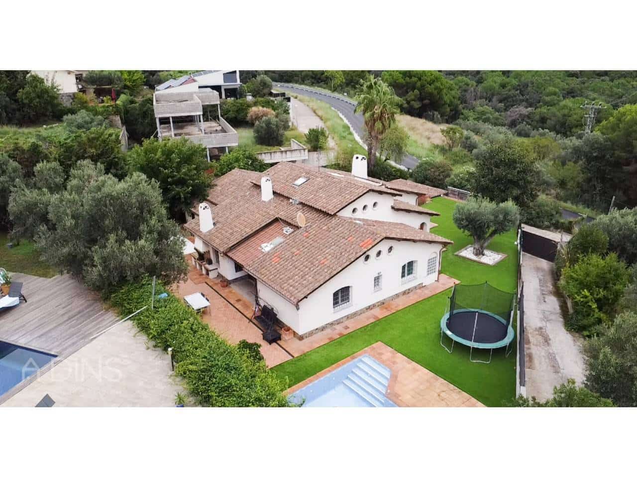 5 sypialnia Willa na sprzedaż w La Garriga z basenem garażem - 640 000 € (Ref: 9793061)