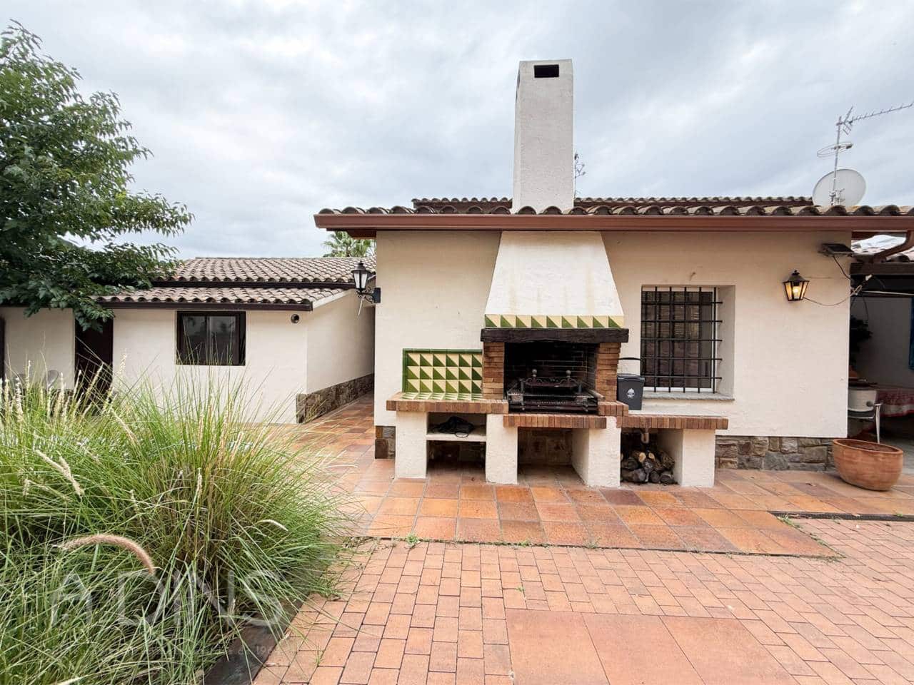 5 sypialnia Willa na sprzedaż w La Garriga z basenem garażem - 640 000 € (Ref: 9793061)