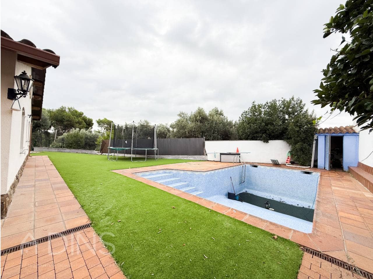 5 sypialnia Willa na sprzedaż w La Garriga z basenem garażem - 640 000 € (Ref: 9793061)