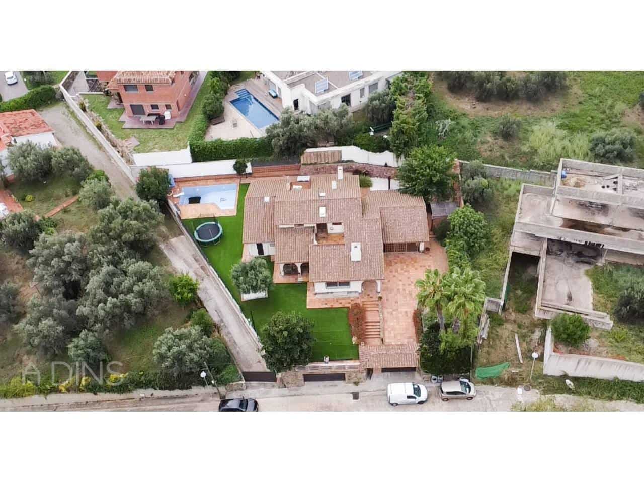 5 sypialnia Willa na sprzedaż w La Garriga z basenem garażem - 640 000 € (Ref: 9793061)