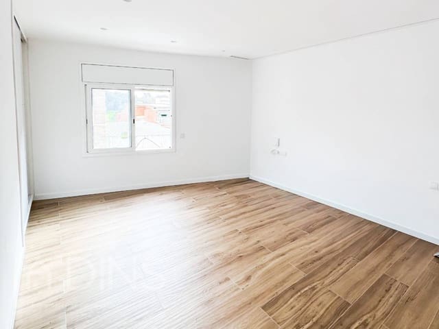 Piso de 3 habitaciones en Sabadell en venta - 230.000 € (Ref: 9793062)