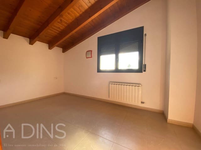 4 Zimmer Villa zu verkaufen in Sant Quirze Safaja mit Garage - 390.000 € (Ref: 9793066)