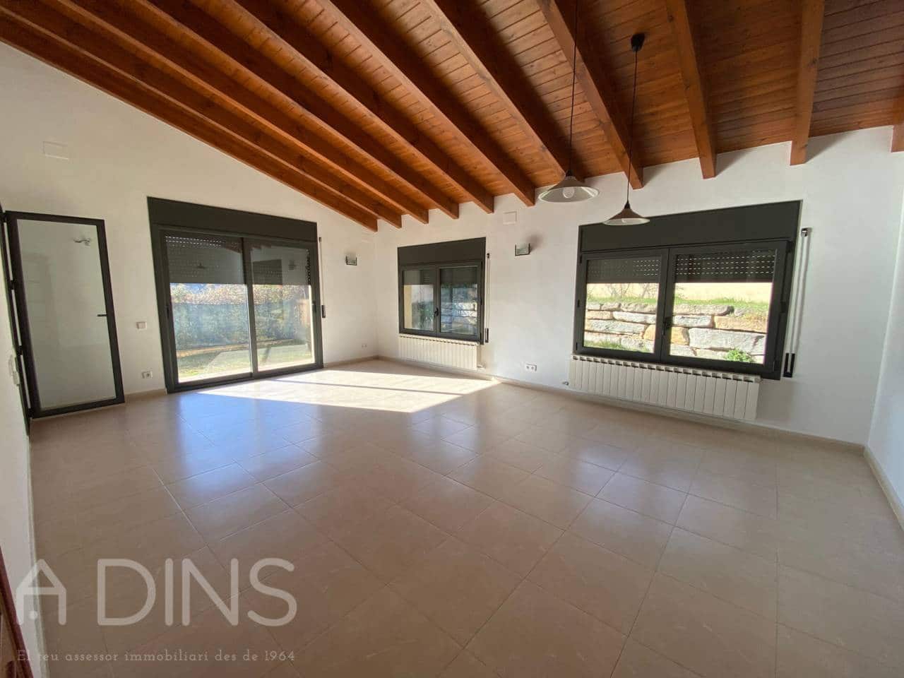 4 Zimmer Villa zu verkaufen in Sant Quirze Safaja mit Garage - 390.000 € (Ref: 9793066)