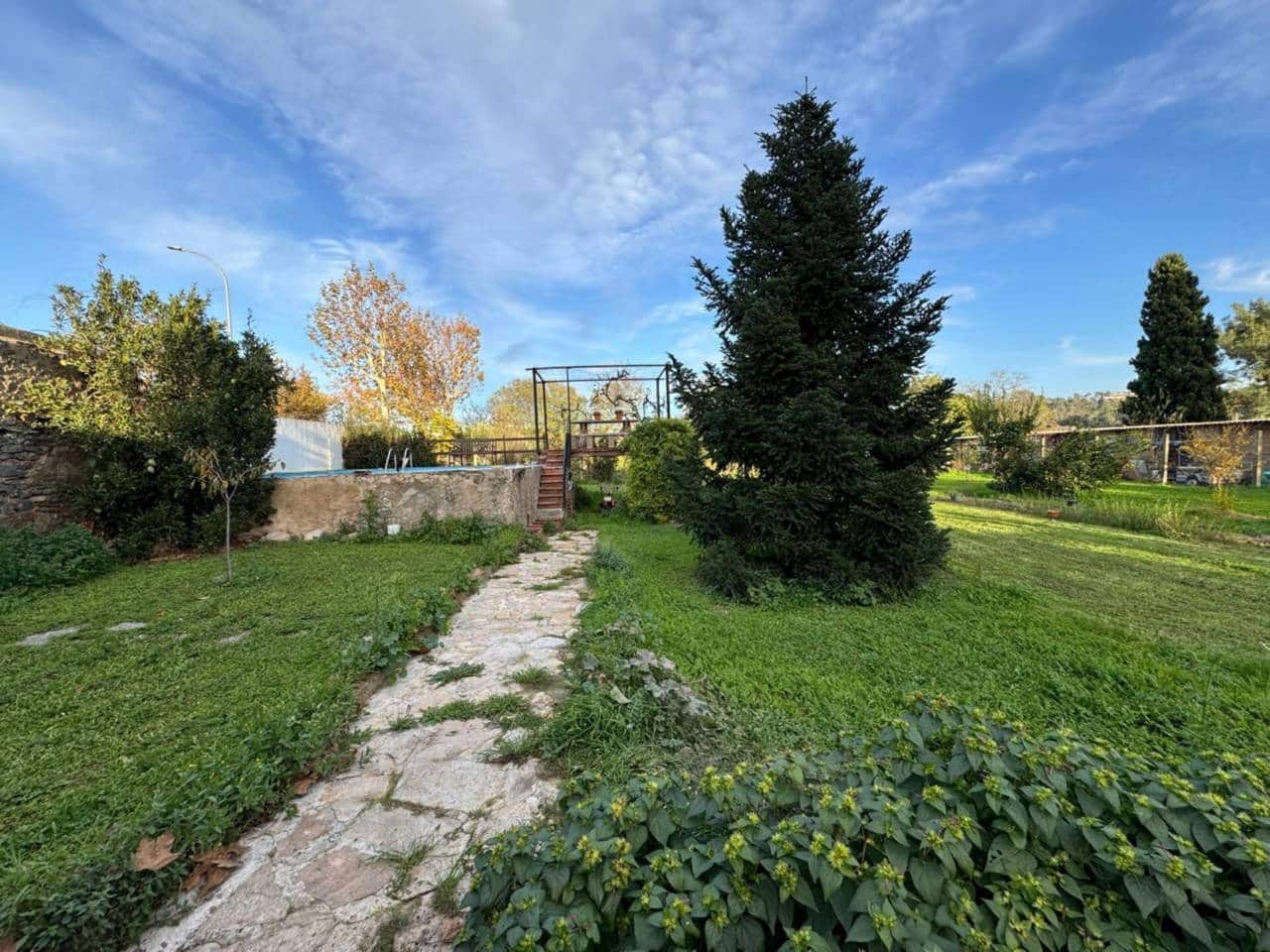 Mark till salu i Caldes de Montbui - 390 000 € (Ref: 9793070)