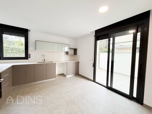 4 Zimmer Villa zu verkaufen in Bigues, Bigues i Riells mit Garage - 449.500 € (Ref: 9793091)