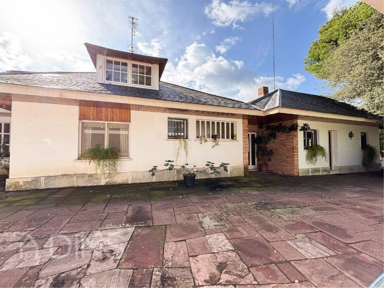 5 Zimmer Villa zu verkaufen in Sant Feliu de Codines mit Garage - 650.000 € (Ref: 9793092)