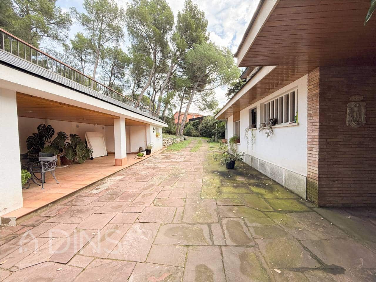 5 Zimmer Villa zu verkaufen in Sant Feliu de Codines mit Garage - 650.000 € (Ref: 9793092)