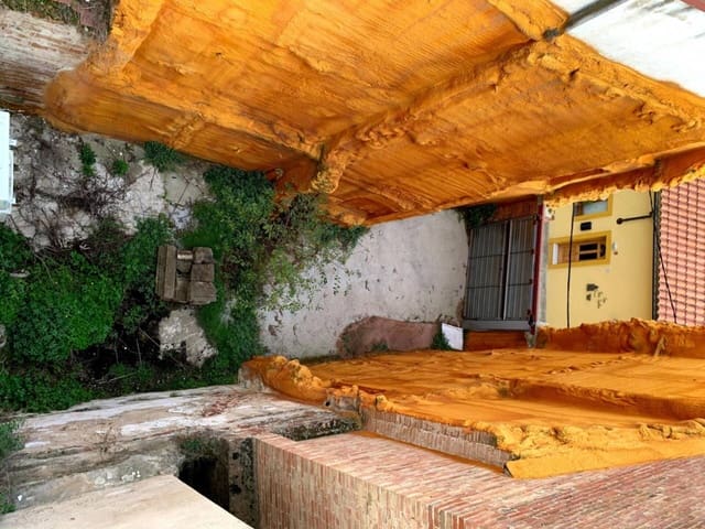 Teren niezagospodarowany na sprzedaż w Sant Feliu de Codines - 50 000 € (Ref: 9793095)