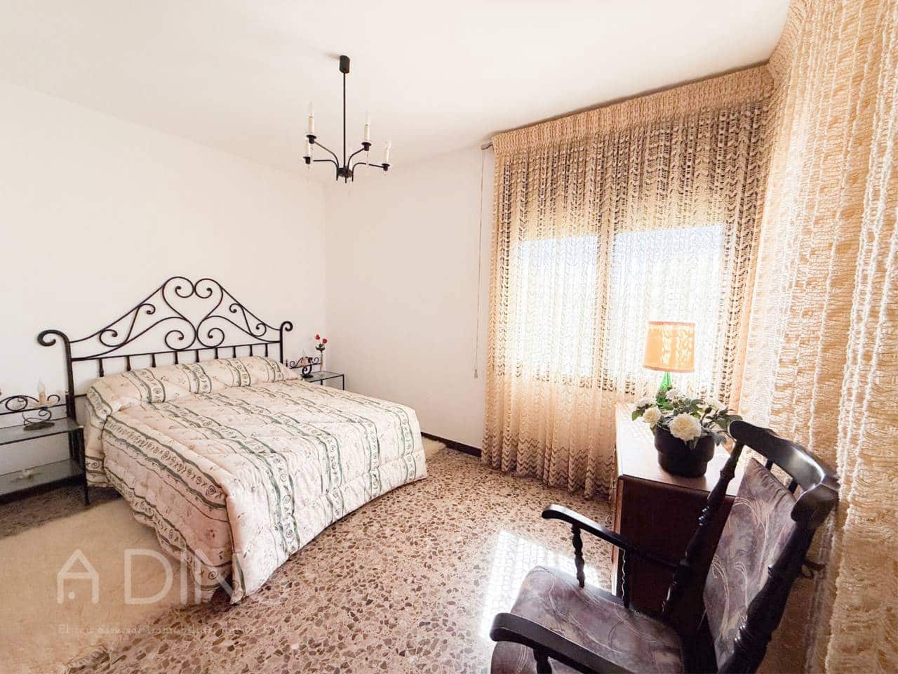 3 bedroom Villa for sale in Caldes de Montbui with garage - € 399,000 (Ref: 9834606)