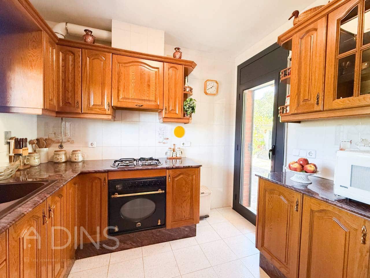 3 bedroom Villa for sale in Caldes de Montbui with garage - € 399,000 (Ref: 9834606)