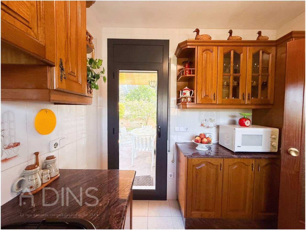 3 bedroom Villa for sale in Caldes de Montbui with garage - € 399,000 (Ref: 9834606)