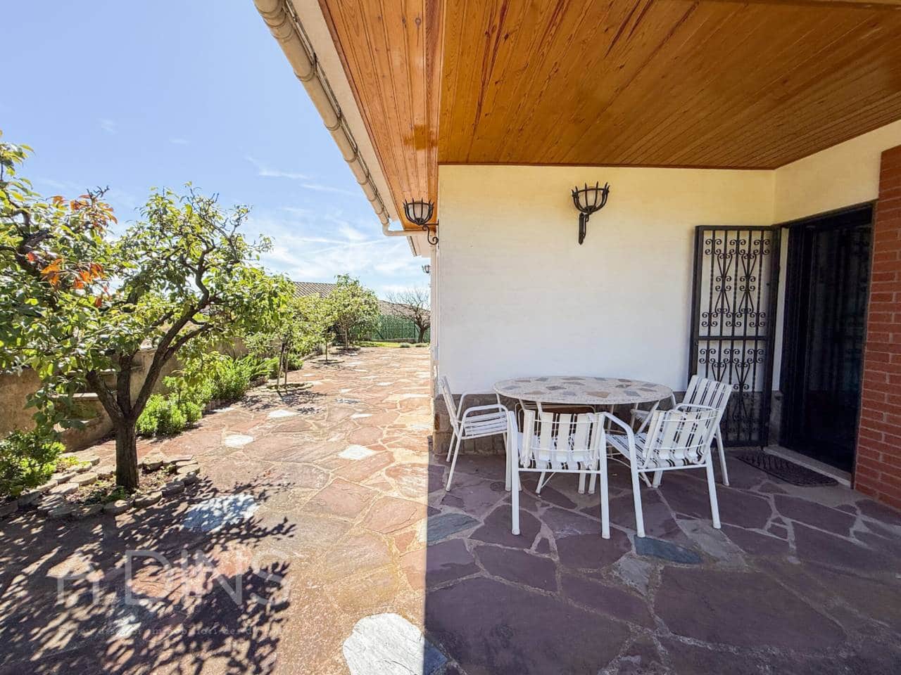 3 bedroom Villa for sale in Caldes de Montbui with garage - € 399,000 (Ref: 9834606)