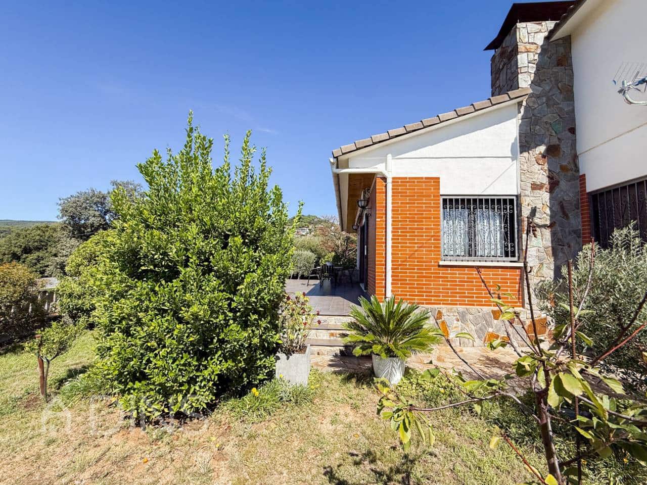 3 bedroom Villa for sale in Caldes de Montbui with garage - € 399,000 (Ref: 9834606)