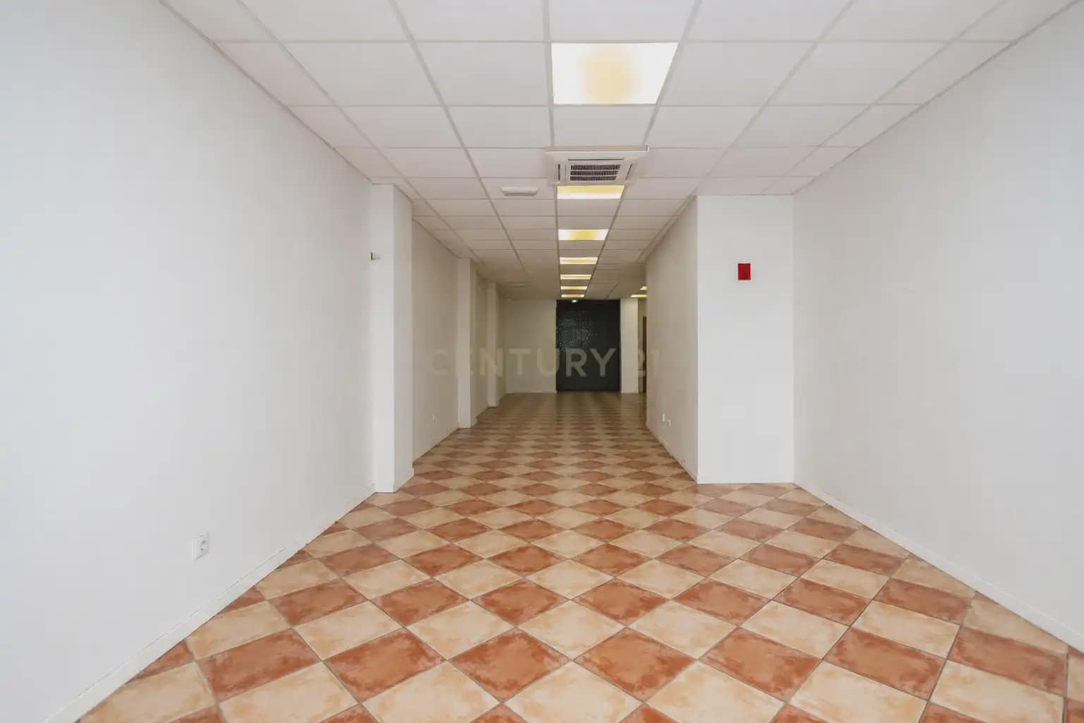 Kommersiell til salgs i San Vicente / Sant Vicent del Raspeig - € 110 000 (Ref: 10044136)
