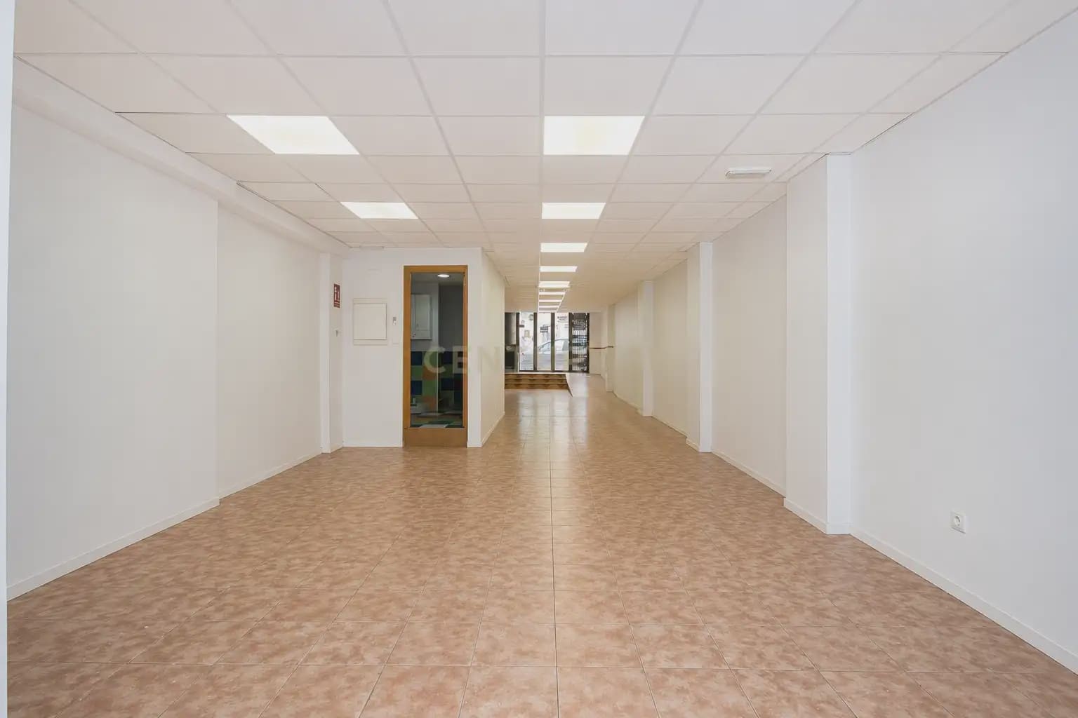 Kommersiell til salgs i San Vicente / Sant Vicent del Raspeig - € 110 000 (Ref: 10044136)