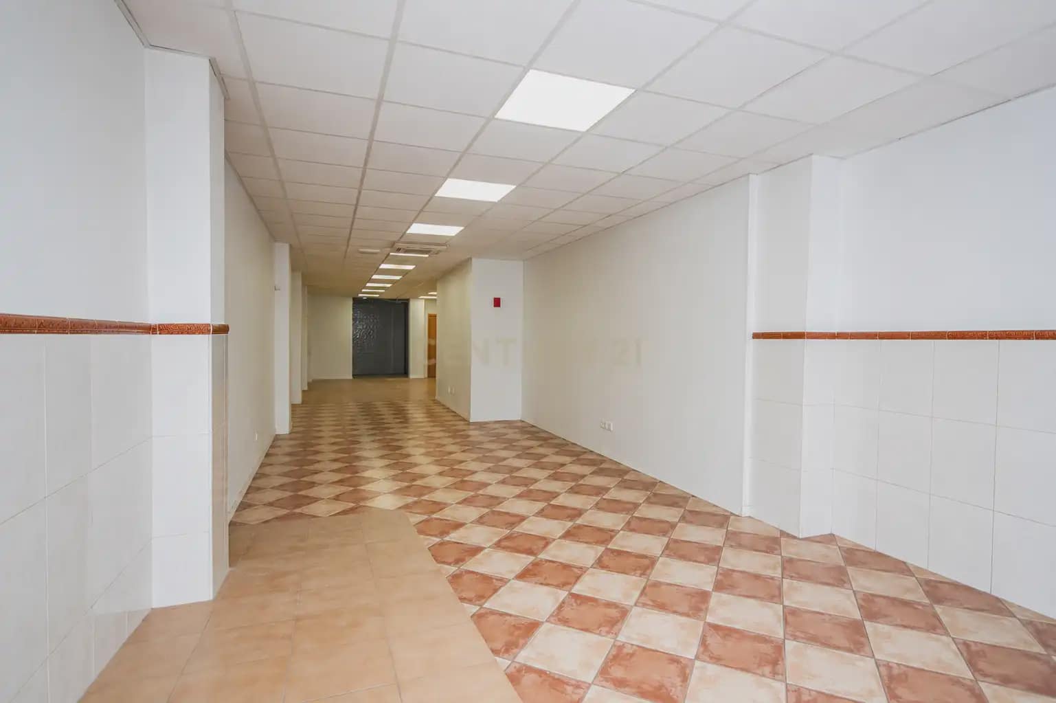 Kommersiell til salgs i San Vicente / Sant Vicent del Raspeig - € 110 000 (Ref: 10044136)