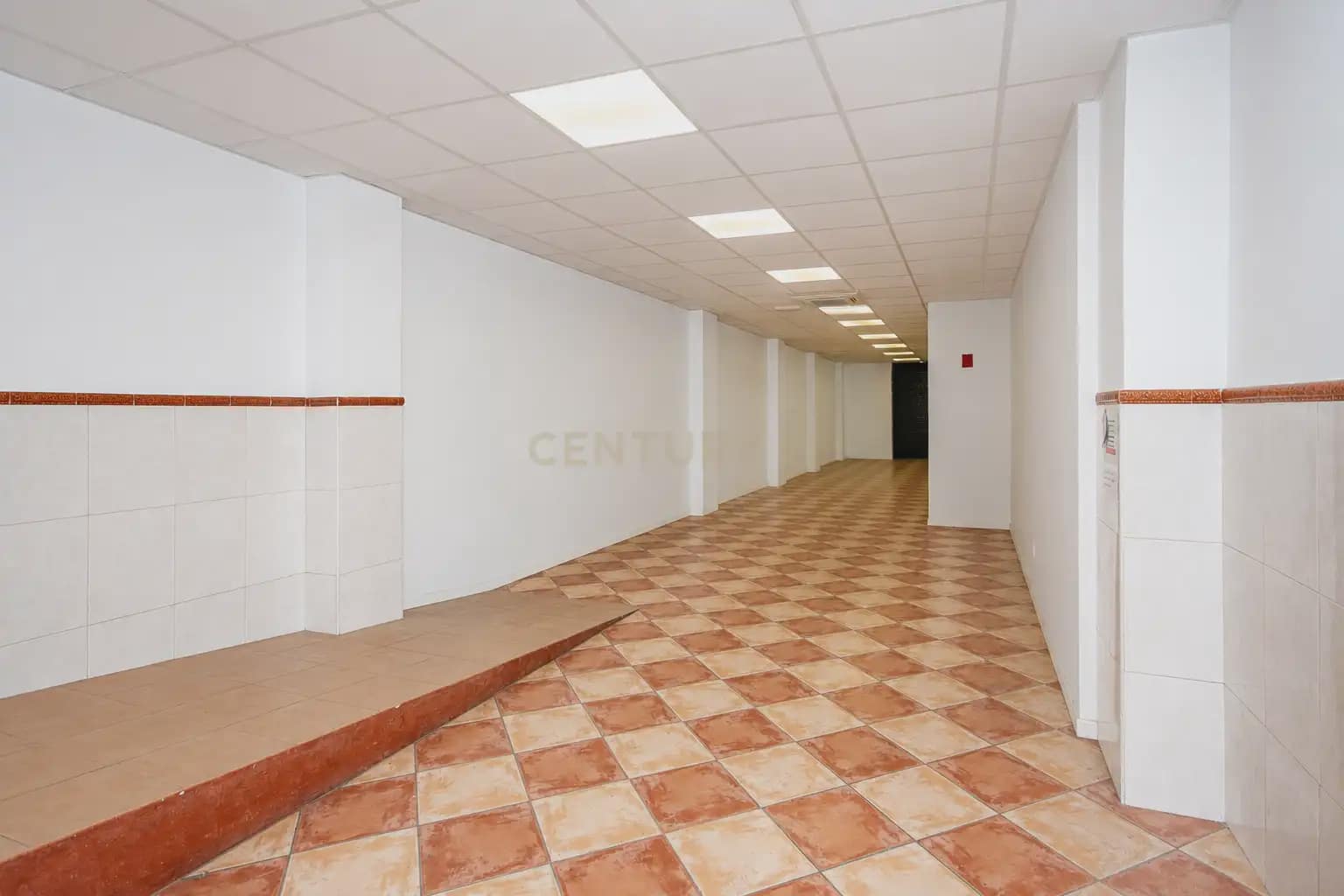 Kommersiell til salgs i San Vicente / Sant Vicent del Raspeig - € 110 000 (Ref: 10044136)