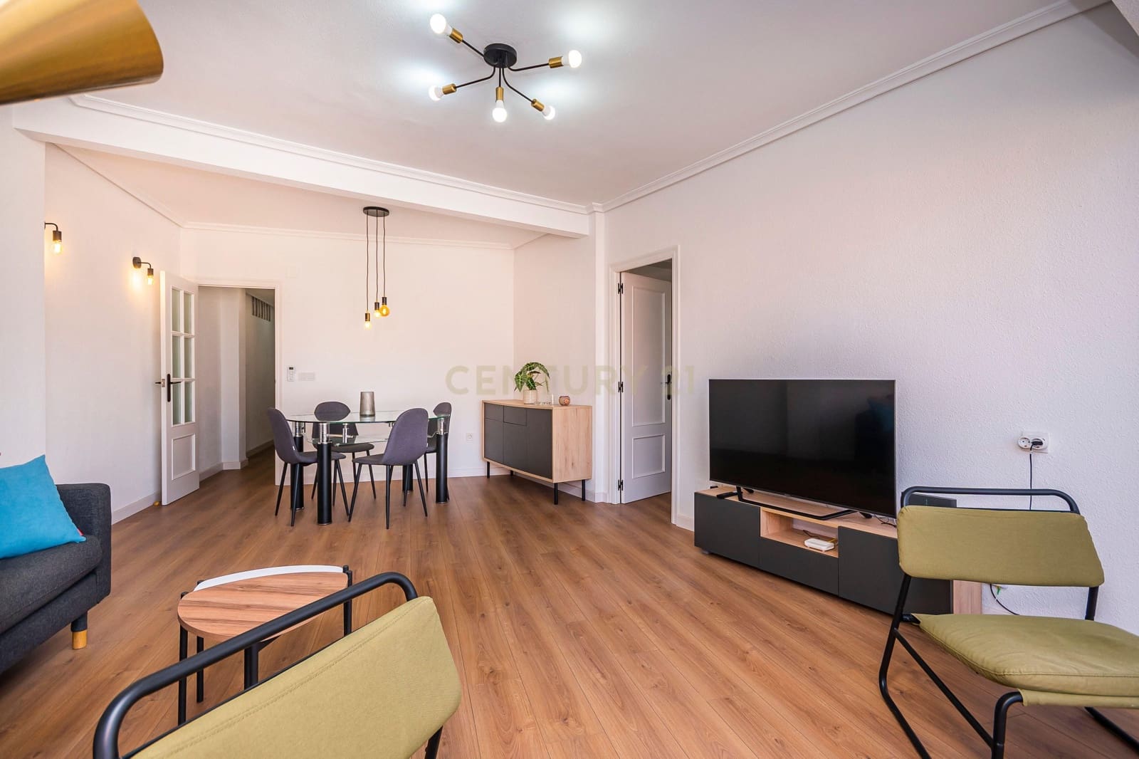 3 slaapkamer Flat te huur in Alicante stad - € 1.100 (Ref: 9335685)