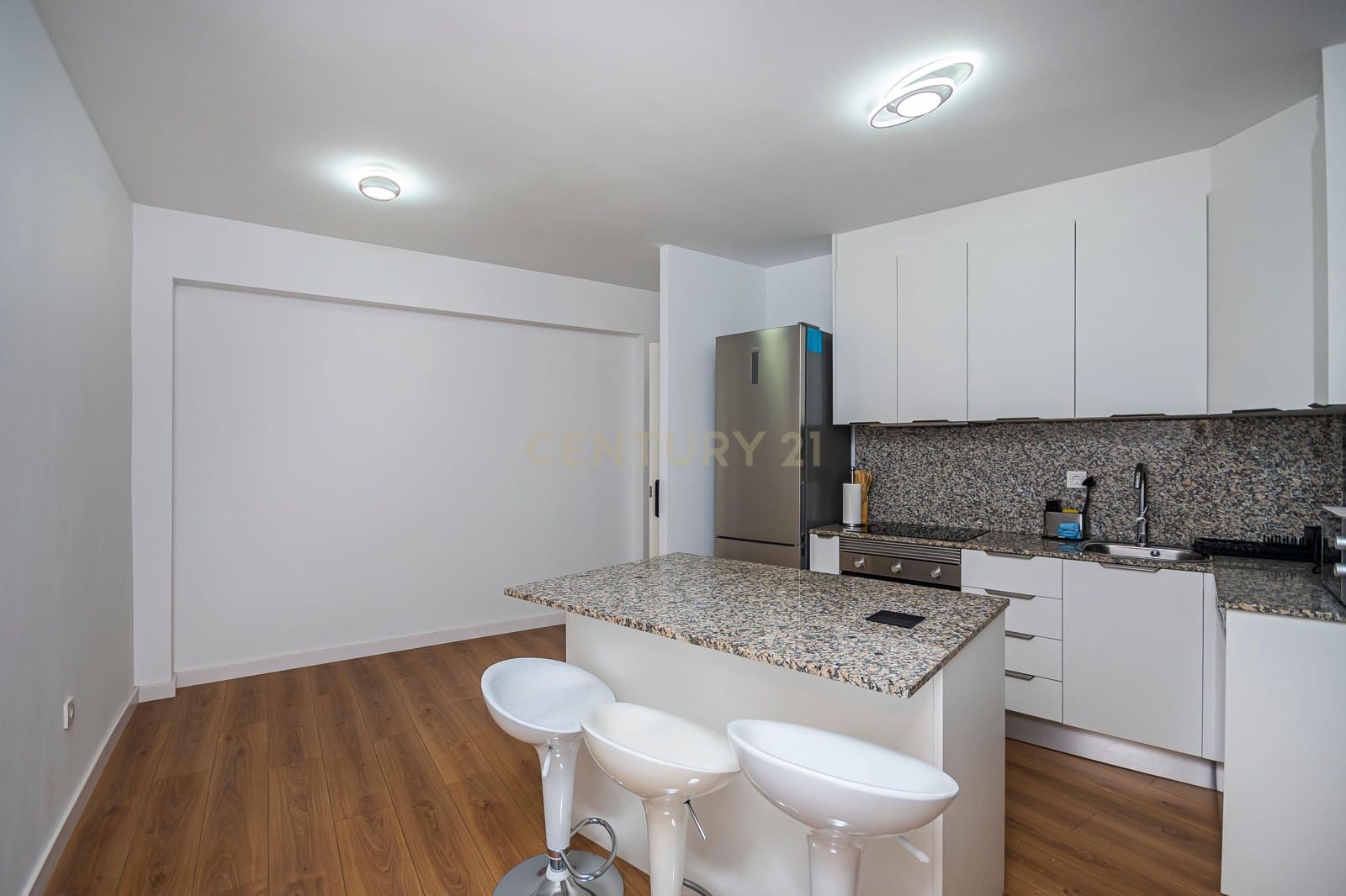 3 slaapkamer Flat te huur in Alicante stad - € 1.100 (Ref: 9335685)