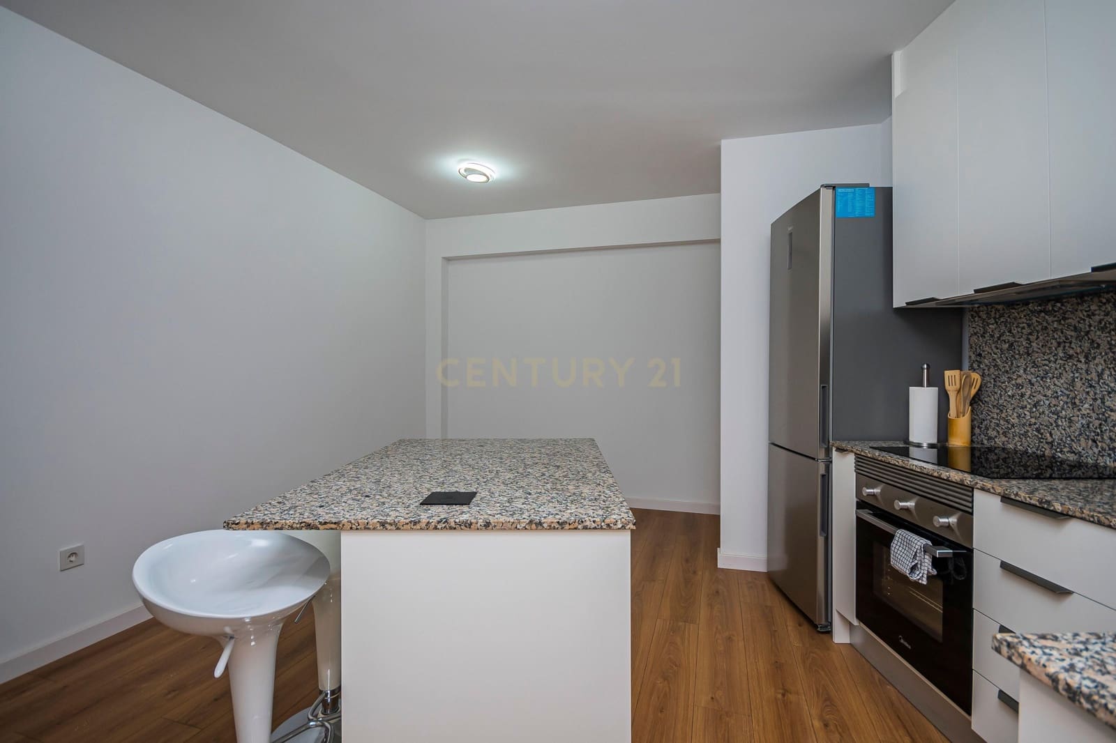 3 slaapkamer Flat te huur in Alicante stad - € 1.100 (Ref: 9335685)