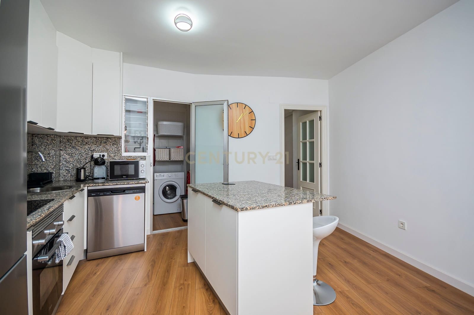 3 slaapkamer Flat te huur in Alicante stad - € 1.100 (Ref: 9335685)