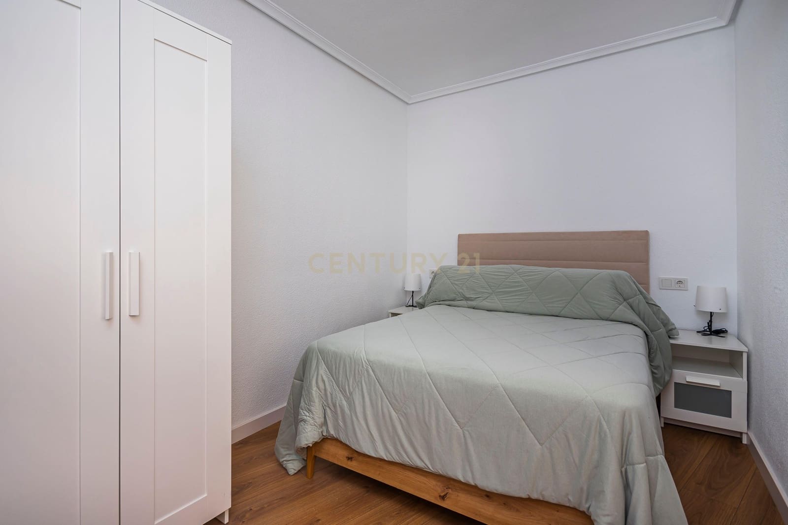 3 slaapkamer Flat te huur in Alicante stad - € 1.100 (Ref: 9335685)
