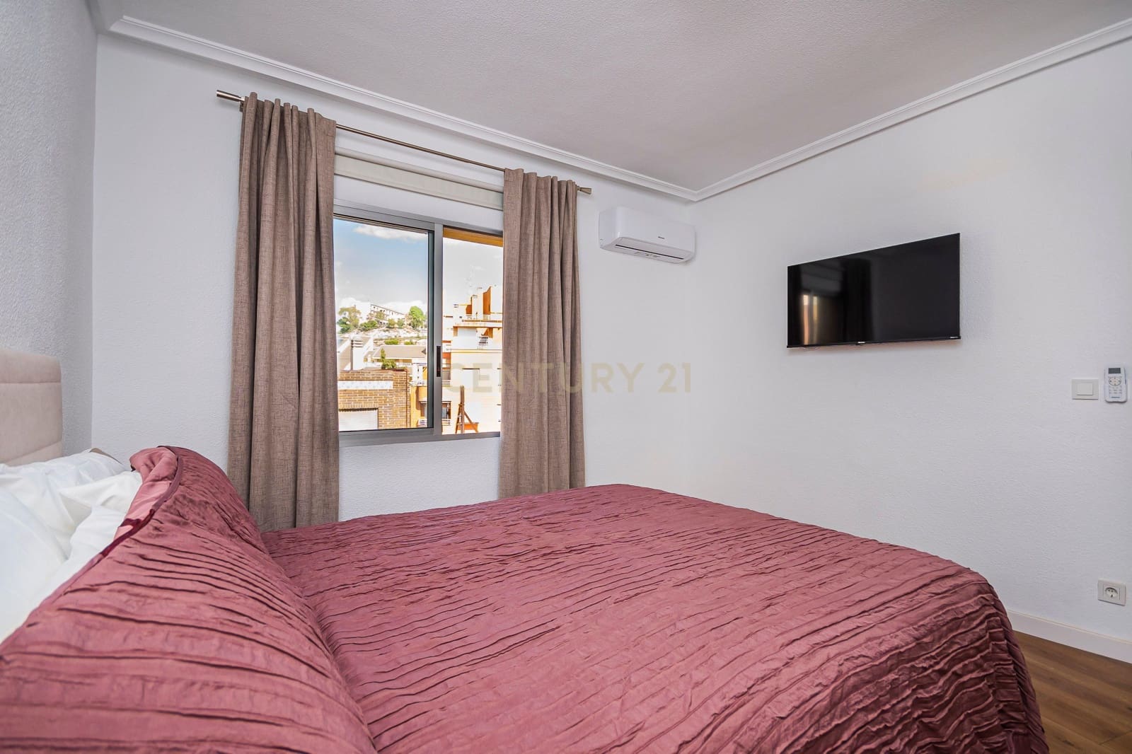 3 slaapkamer Flat te huur in Alicante stad - € 1.100 (Ref: 9335685)