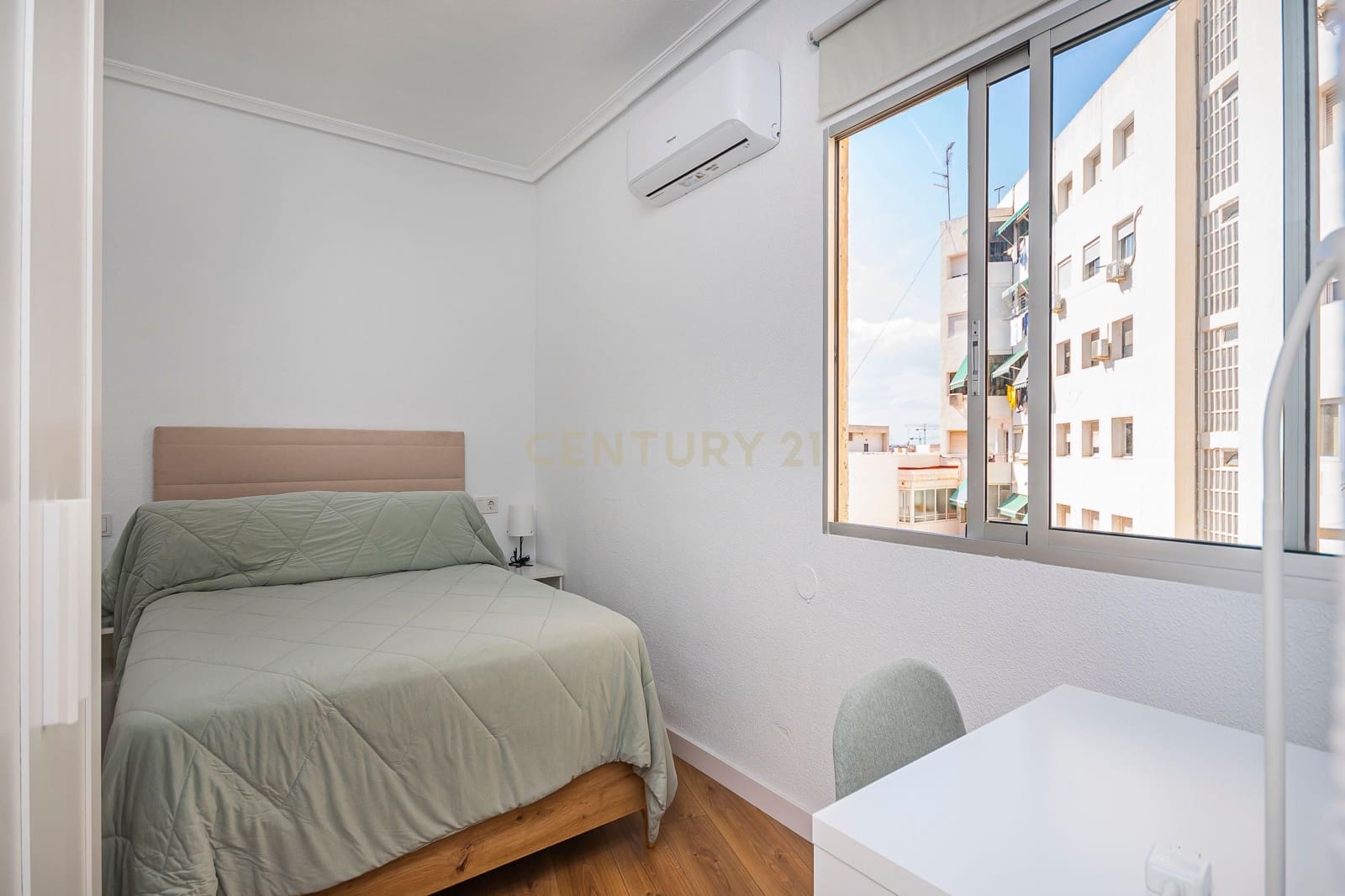 3 slaapkamer Flat te huur in Alicante stad - € 1.100 (Ref: 9335685)