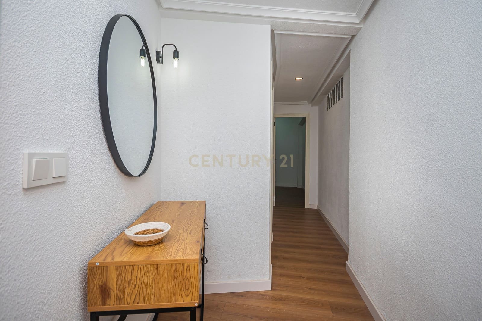 3 slaapkamer Flat te huur in Alicante stad - € 1.100 (Ref: 9335685)