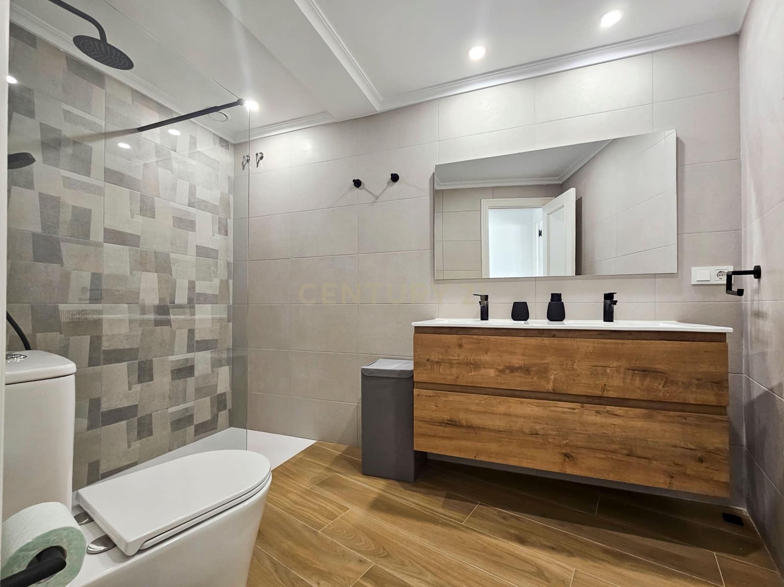 3 slaapkamer Flat te huur in Alicante stad - € 1.100 (Ref: 9335685)