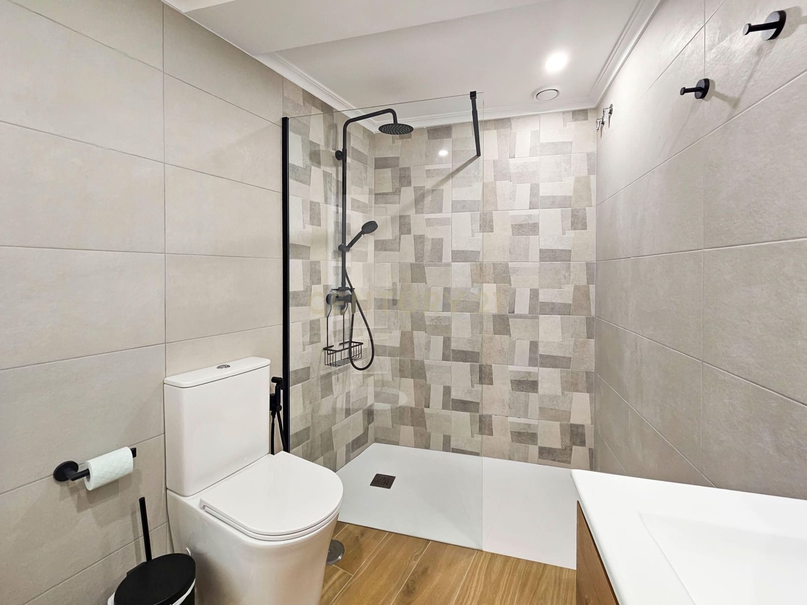 3 slaapkamer Flat te huur in Alicante stad - € 1.100 (Ref: 9335685)