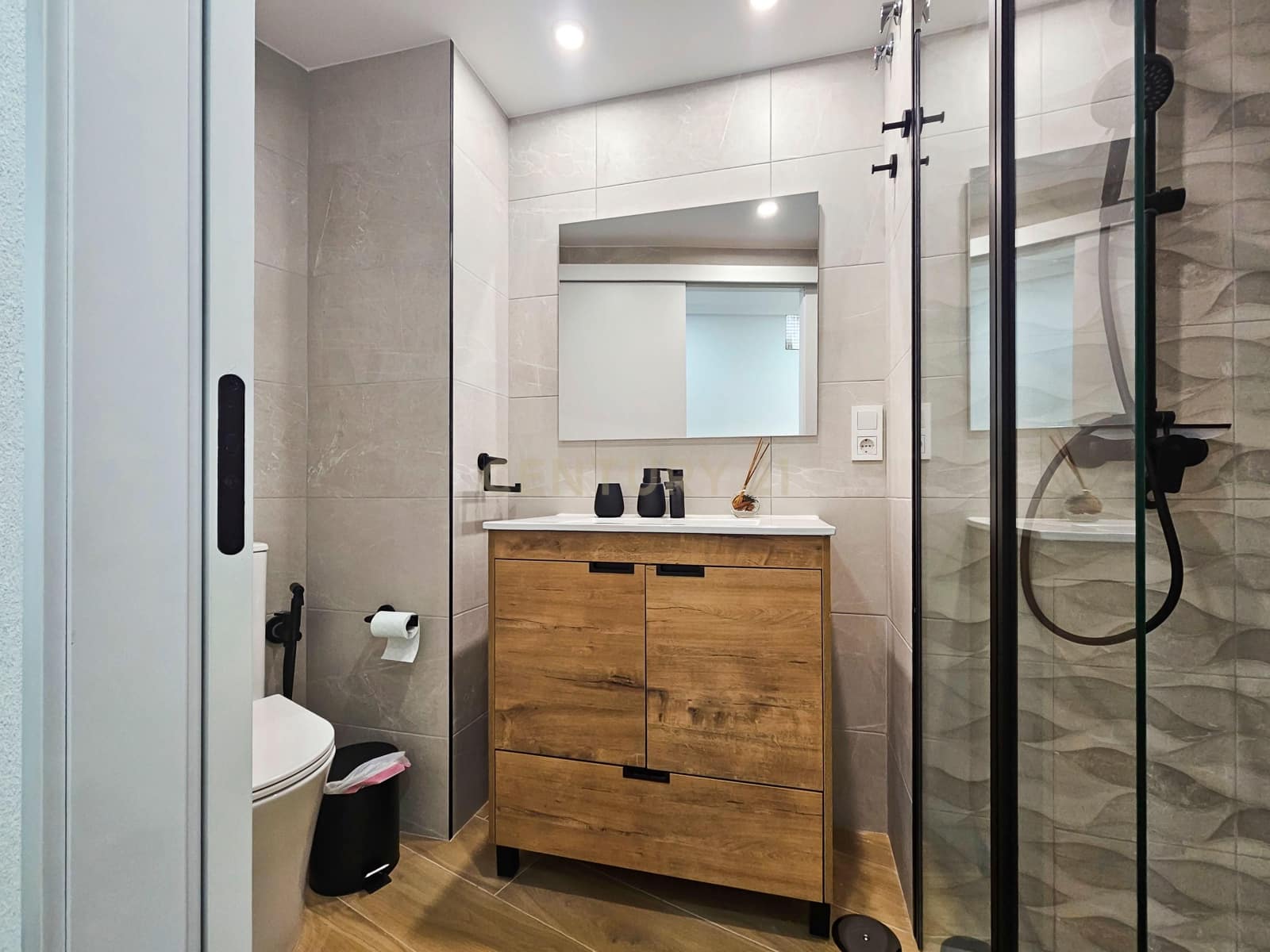 3 slaapkamer Flat te huur in Alicante stad - € 1.100 (Ref: 9335685)