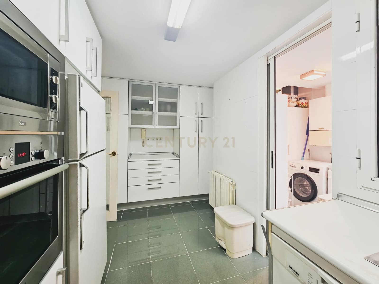 2 sovrum Lägenhet att hyra i Alicante stad med garage - 1 250 € (Ref: 9338757)