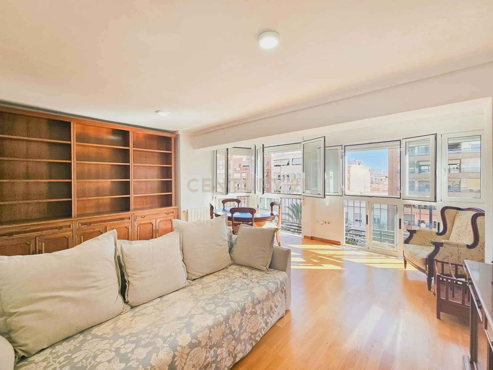 2 sovrum Lägenhet att hyra i Alicante stad med garage - 1 250 € (Ref: 9338757)