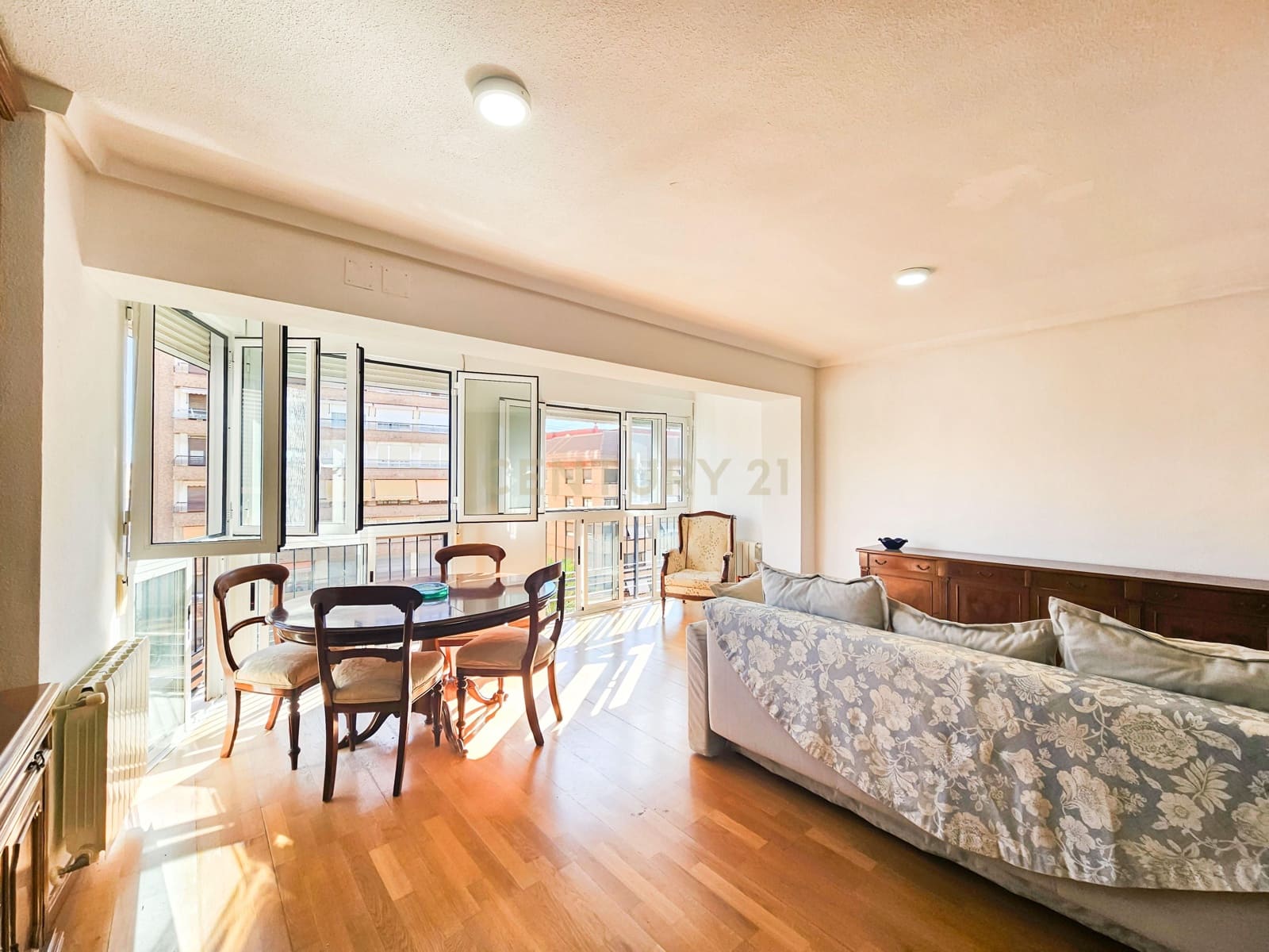 2 sovrum Lägenhet att hyra i Alicante stad med garage - 1 250 € (Ref: 9338757)